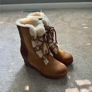 Sorel Women’s Joan of Arctic Wedge Shearling Boot Size 8